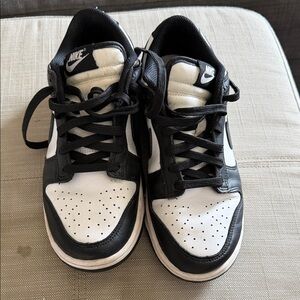 Nike Men’s Black and White Low-Top Sneakers